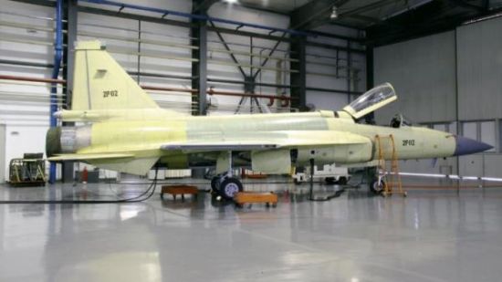 《简氏防务周刊》原图：巴基斯坦JF-17 block2战斗机首架原型机，该机暂未安装空中加油管 